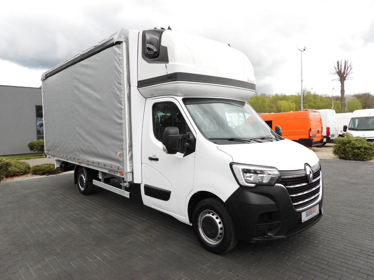 Renault MASTER PRITSCHE PLANE 10 PALETTEN WEBASTO A/C - Curtain side van: picture 4 Renault MASTER PRITSCHE PLANE 10 PALETTEN WEBASTO A/C - Curtain side van: picture 4
