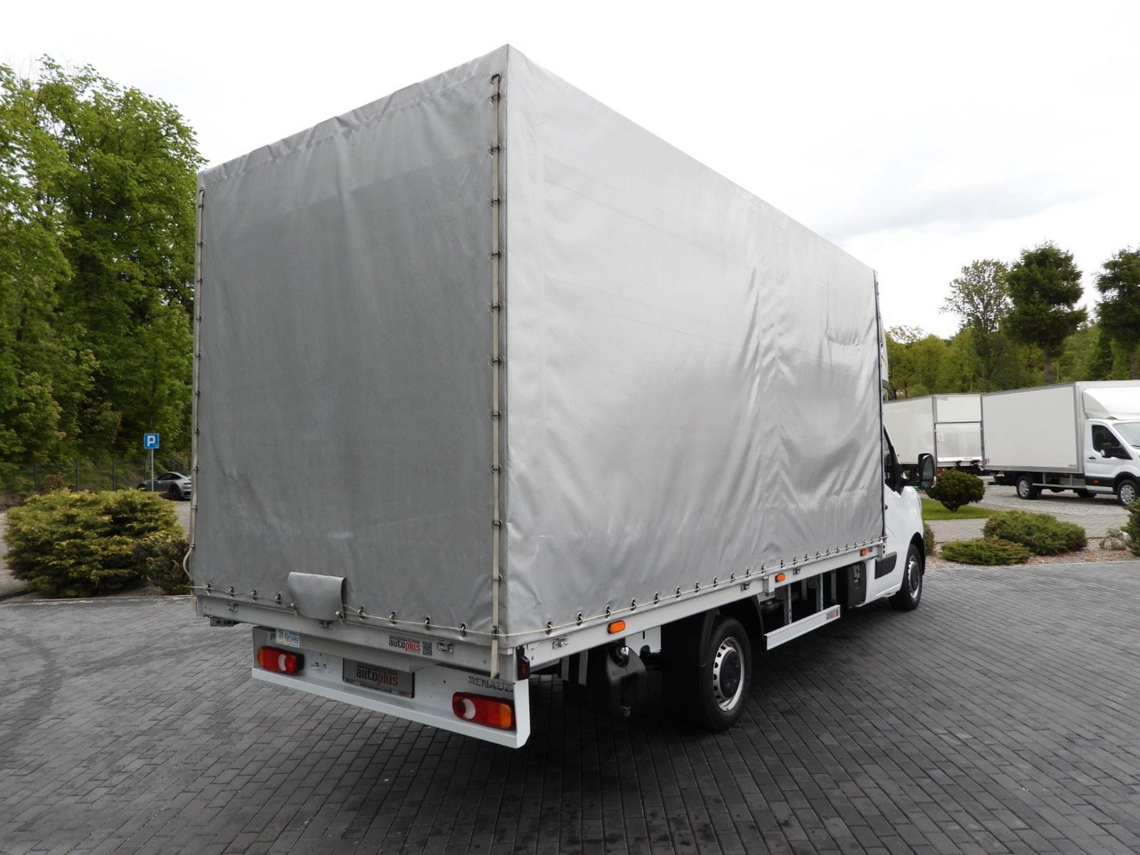 Renault MASTER PRITSCHE PLANE 10 PALETTEN WEBASTO A/C - Curtain side van: picture 3 Renault MASTER PRITSCHE PLANE 10 PALETTEN WEBASTO A/C - Curtain side van: picture 3