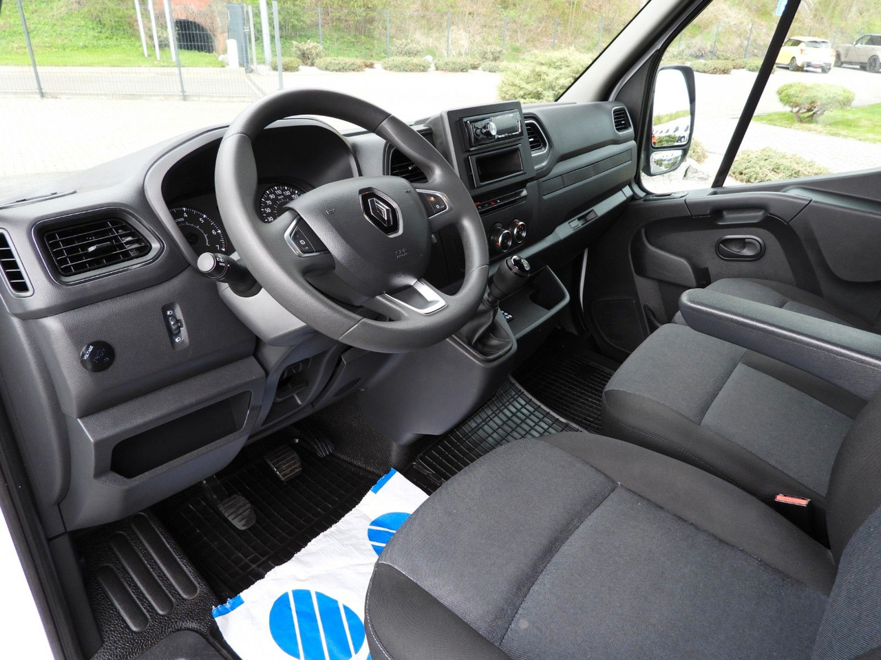 Renault MASTER PRITSCHE PLANE 10 PALETTEN WEBASTO A/C - Curtain side van: picture 2 Renault MASTER PRITSCHE PLANE 10 PALETTEN WEBASTO A/C - Curtain side van: picture 2