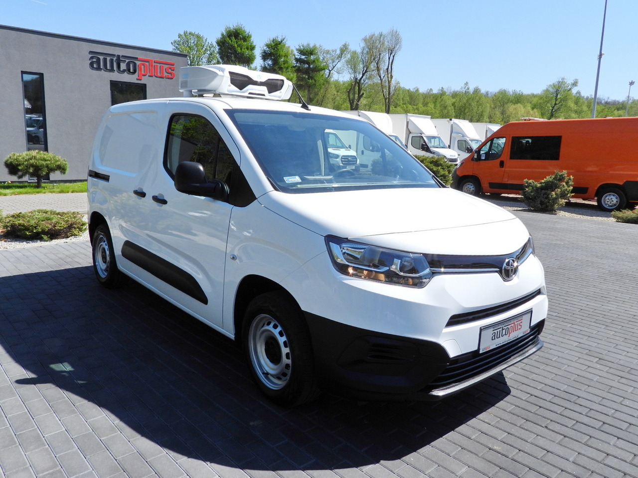 TOYOTA PROACE CITY  REFRIGERATOR VAN -15*C POWER SUPPLY 230V CRUISE CONTROL AIR CONDITIONING  100HP - Refrigerated van: picture 4 TOYOTA PROACE CITY  REFRIGERATOR VAN -15*C POWER SUPPLY 230V CRUISE CONTROL AIR CONDITIONING  100HP - Refrigerated van: picture 4