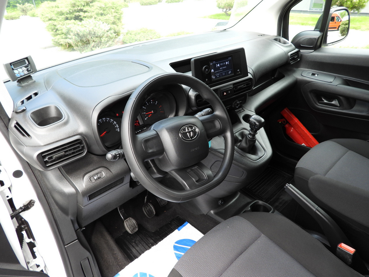 TOYOTA PROACE CITY  REFRIGERATOR VAN -15*C POWER SUPPLY 230V CRUISE CONTROL AIR CONDITIONING  100HP - Refrigerated van: picture 2 TOYOTA PROACE CITY  REFRIGERATOR VAN -15*C POWER SUPPLY 230V CRUISE CONTROL AIR CONDITIONING  100HP - Refrigerated van: picture 2