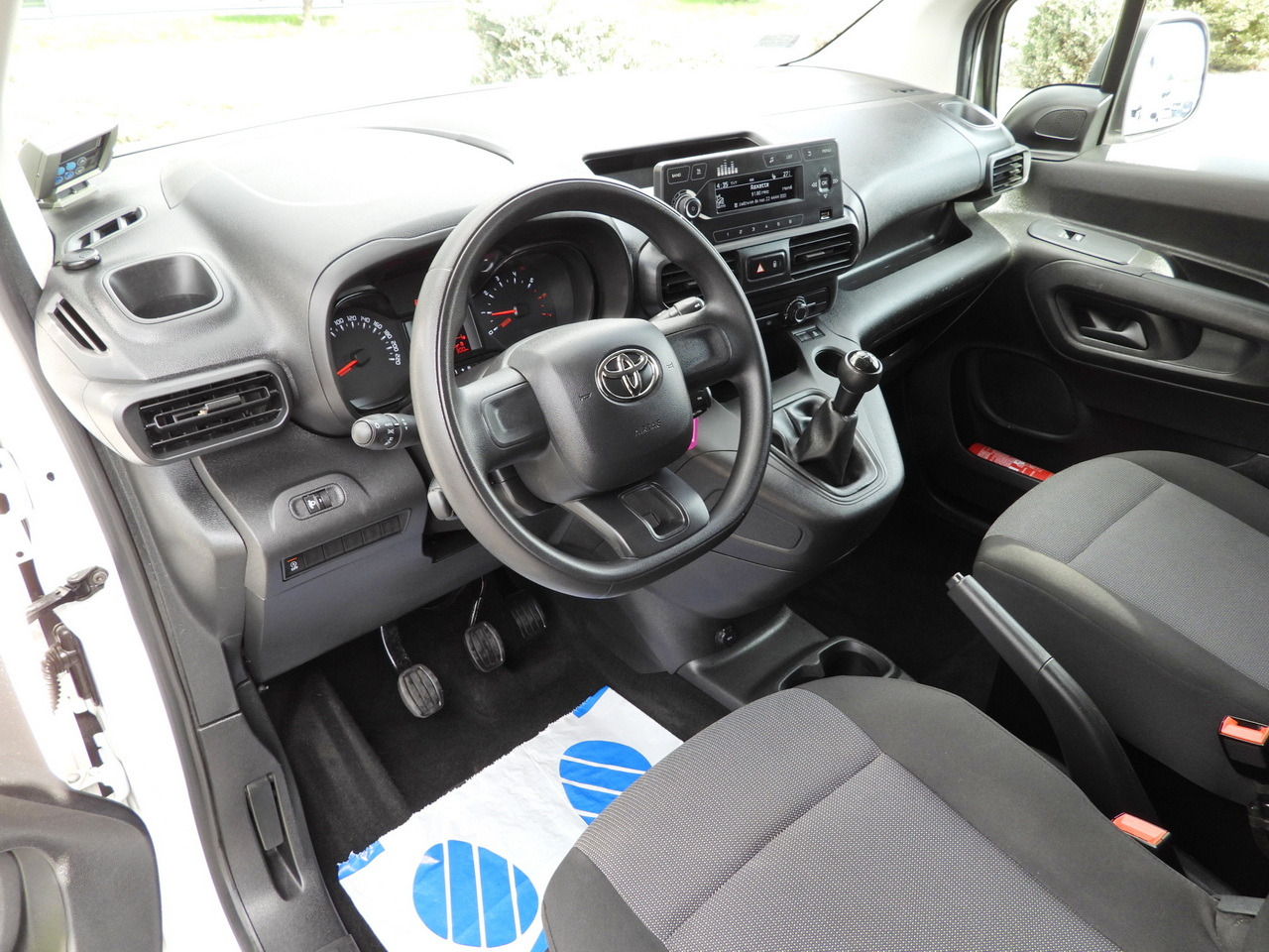 TOYOTA PROACE CITY  REFRIGERATOR VAN -15*C POWER SUPPLY 230V CRUISE CONTROL AIR CONDITIONING  100HP - Refrigerated van: picture 2 TOYOTA PROACE CITY  REFRIGERATOR VAN -15*C POWER SUPPLY 230V CRUISE CONTROL AIR CONDITIONING  100HP - Refrigerated van: picture 2