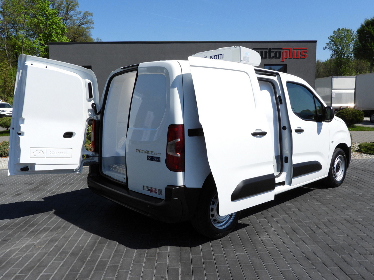 TOYOTA PROACE CITY  REFRIGERATOR VAN -15*C POWER SUPPLY 230V CRUISE CONTROL AIR CONDITIONING  100HP - Refrigerated van: picture 3 TOYOTA PROACE CITY  REFRIGERATOR VAN -15*C POWER SUPPLY 230V CRUISE CONTROL AIR CONDITIONING  100HP - Refrigerated van: picture 3