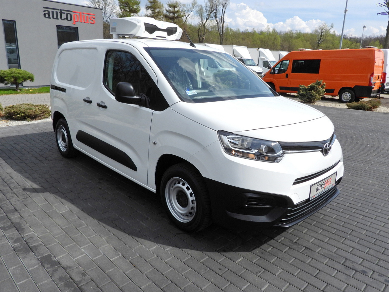 TOYOTA PROACE CITY  REFRIGERATOR VAN -15*C POWER SUPPLY 230V CRUISE CONTROL AIR CONDITIONING  100HP - Refrigerated van: picture 4 TOYOTA PROACE CITY  REFRIGERATOR VAN -15*C POWER SUPPLY 230V CRUISE CONTROL AIR CONDITIONING  100HP - Refrigerated van: picture 4