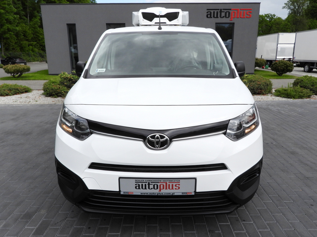 TOYOTA PROACE CITY  REFRIGERATOR VAN -15*C POWER SUPPLY 230V CRUISE CONTROL AIR CONDITIONING  100HP - Refrigerated van: picture 5 TOYOTA PROACE CITY  REFRIGERATOR VAN -15*C POWER SUPPLY 230V CRUISE CONTROL AIR CONDITIONING  100HP - Refrigerated van: picture 5