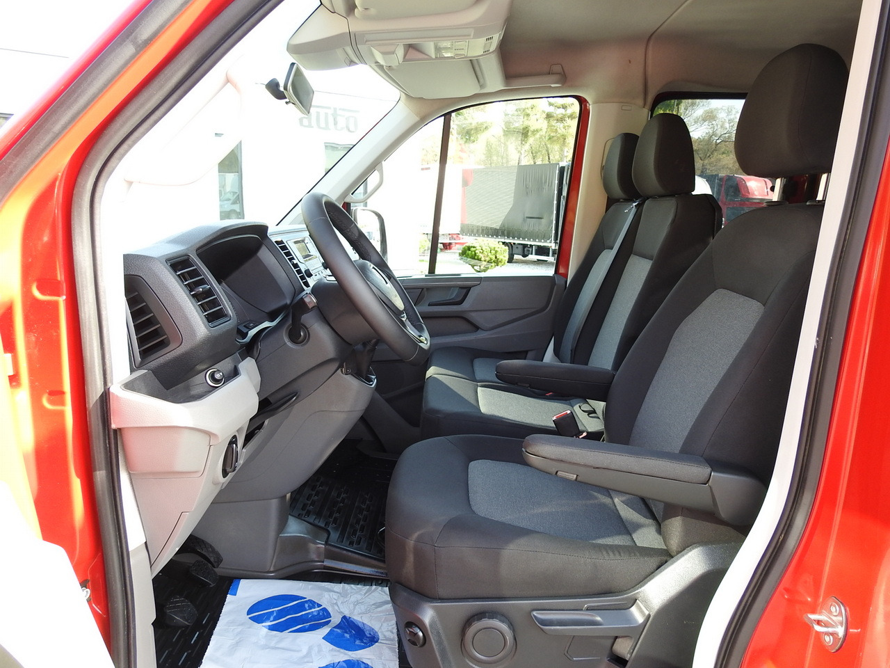Combi van VOLKSWAGEN CRAFTER STAKE BODY DOUBLE CABIN DOKA 7 SEATS AIR CONDITIONING  140HP: picture 28