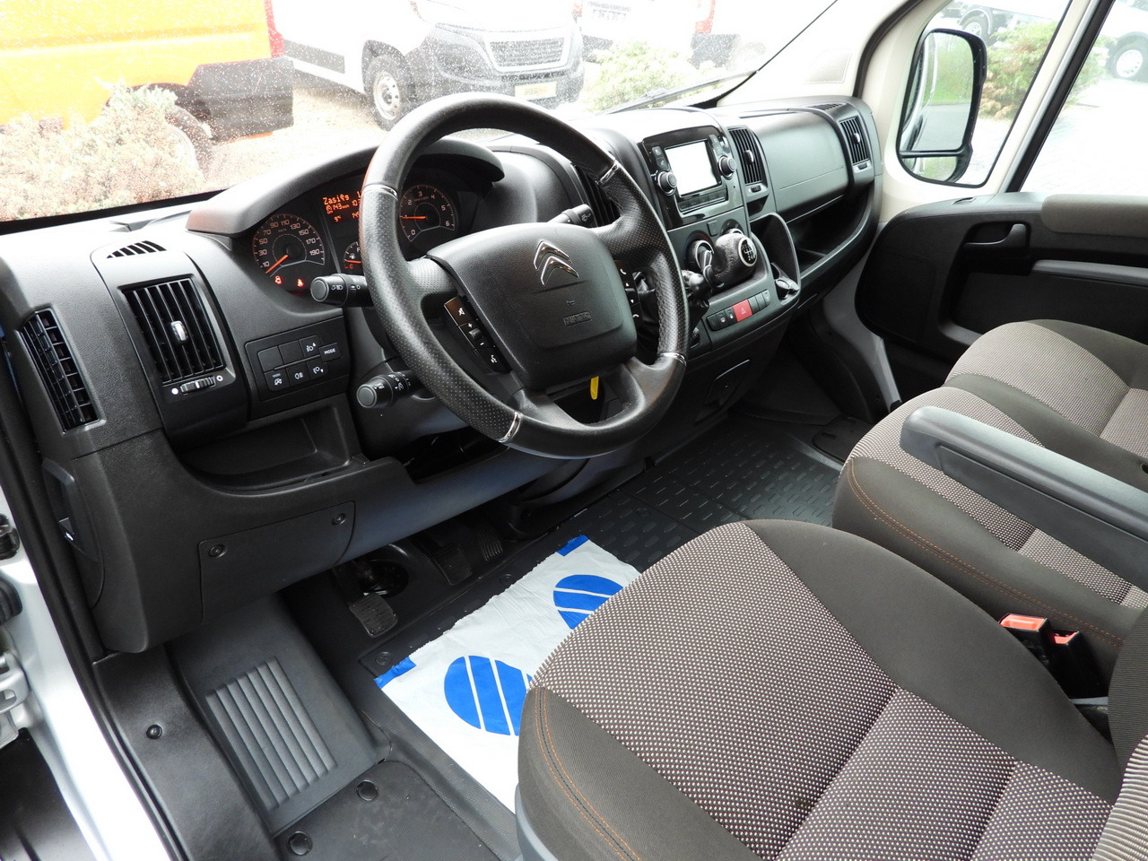 CITROEN JUMPER BOX DELIVERY VAN 7 SEATS CRUISE CONTROL LED LIGHTS AIR CONDITIONING 165HP - Van: picture 2 CITROEN JUMPER BOX DELIVERY VAN 7 SEATS CRUISE CONTROL LED LIGHTS AIR CONDITIONING 165HP - Van: picture 2