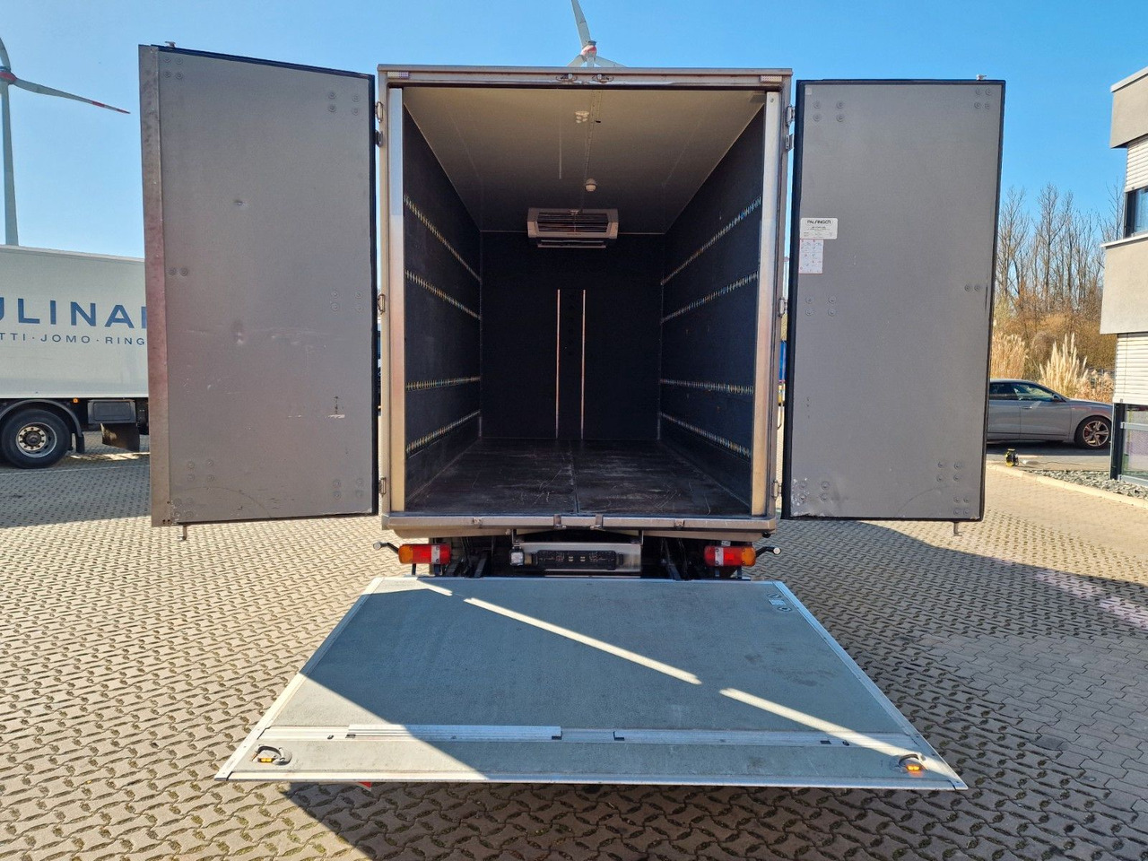 Refrigerator truck MAN TGL 12.250 4X2 BL / Ladebordwand: picture 9