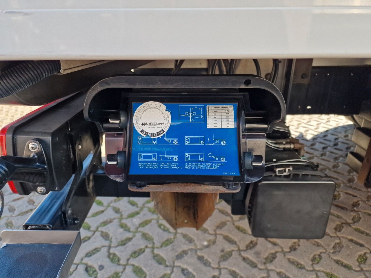 Refrigerator truck MAN TGL 12.250 4X2 BL / Ladebordwand: picture 11