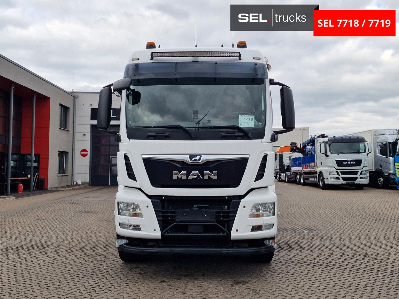 MAN TGS 35.500.8X2-6 BL / Silosteller / Lenkachse - Tipper: picture 2 MAN TGS 35.500.8X2-6 BL / Silosteller / Lenkachse - Tipper: picture 2