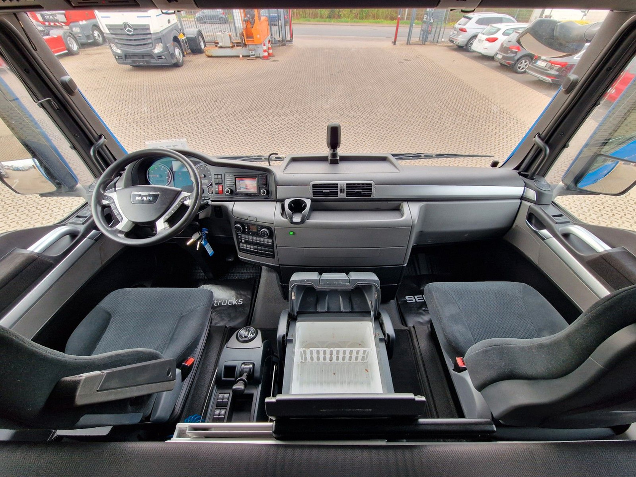 Curtainsider truck MAN TGX 18.440 4X2 LL-U /Intarder/Hubdach/Durchlade: picture 19