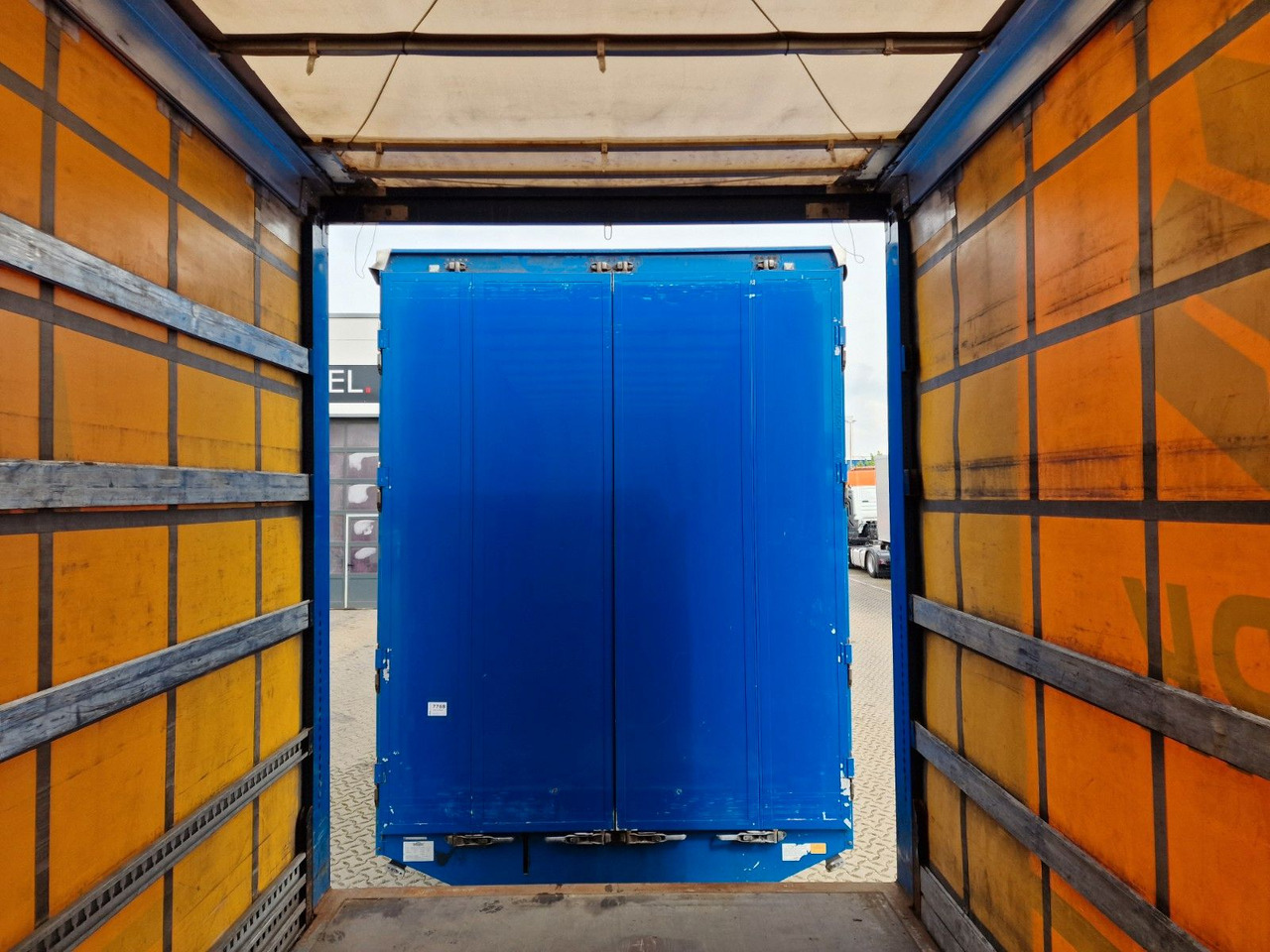 Curtainsider truck MAN TGX 18.440 4X2 LL-U /Intarder/Hubdach/Durchlade: picture 10