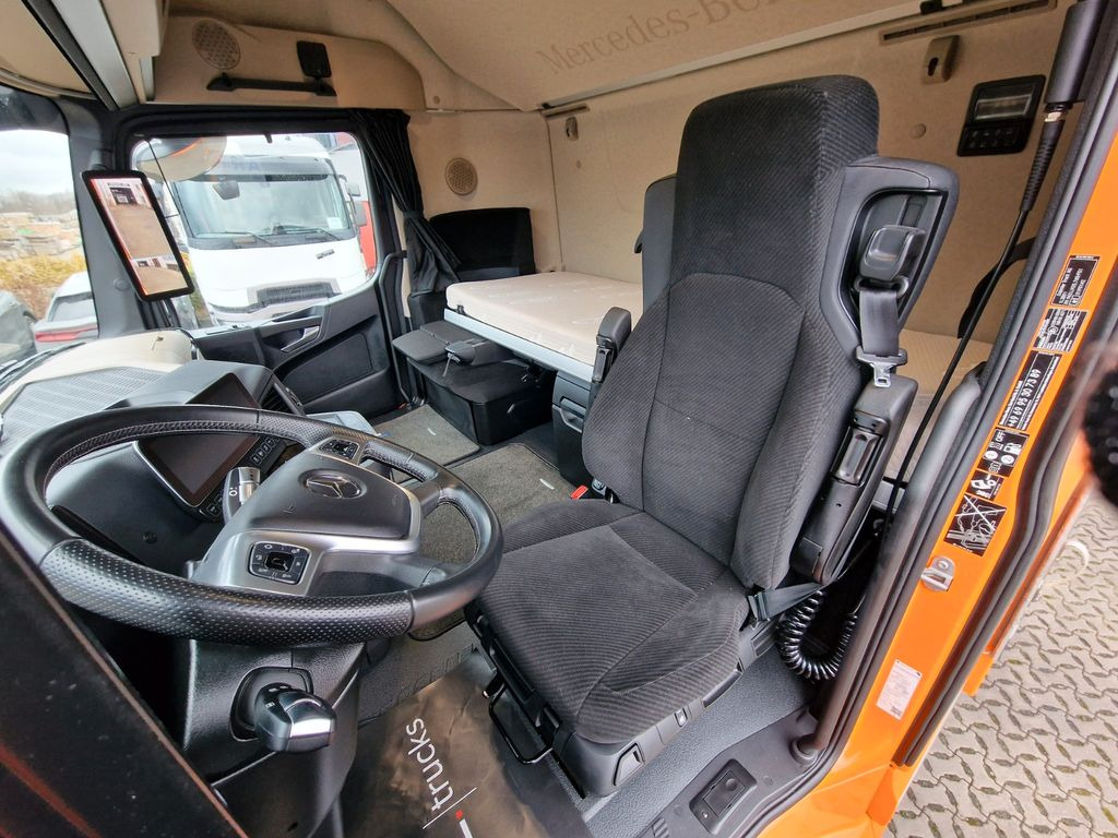 Curtainsider truck Mercedes-Benz Actros 2548 / Retarder Mercedes-Benz Actros 2548 / Retarder: picture 12 Curtainsider truck Mercedes-Benz Actros 2548 / Retarder Mercedes-Benz Actros 2548 / Retarder: picture 12