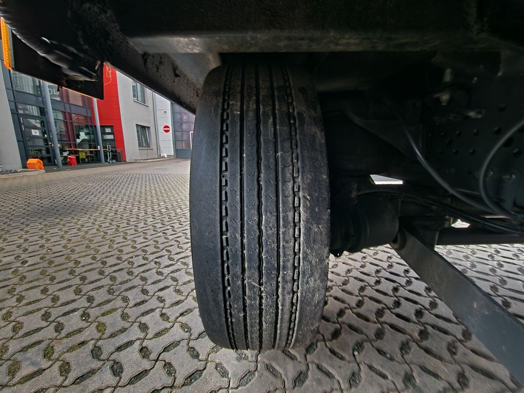 Curtainsider truck Mercedes-Benz Actros 2548 / Retarder Mercedes-Benz Actros 2548 / Retarder: picture 26 Curtainsider truck Mercedes-Benz Actros 2548 / Retarder Mercedes-Benz Actros 2548 / Retarder: picture 26