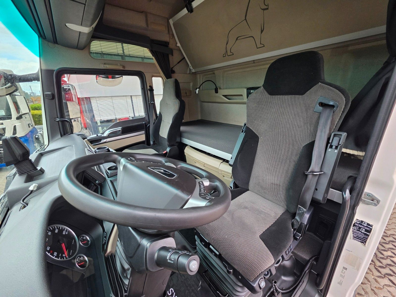 Tractor unit MAN TGX 18.460 4X2 LLS-U / Retarder: picture 16