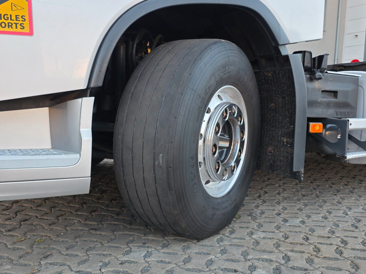 Tractor unit Volvo FH 460 / Nebenabtrieb / Standklimaanlage: picture 27