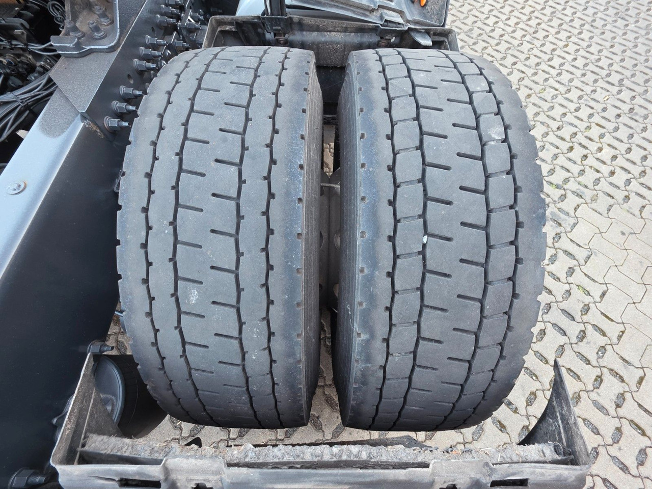 Tractor unit Volvo FH 460 / Nebenabtrieb / Standklimaanlage: picture 30