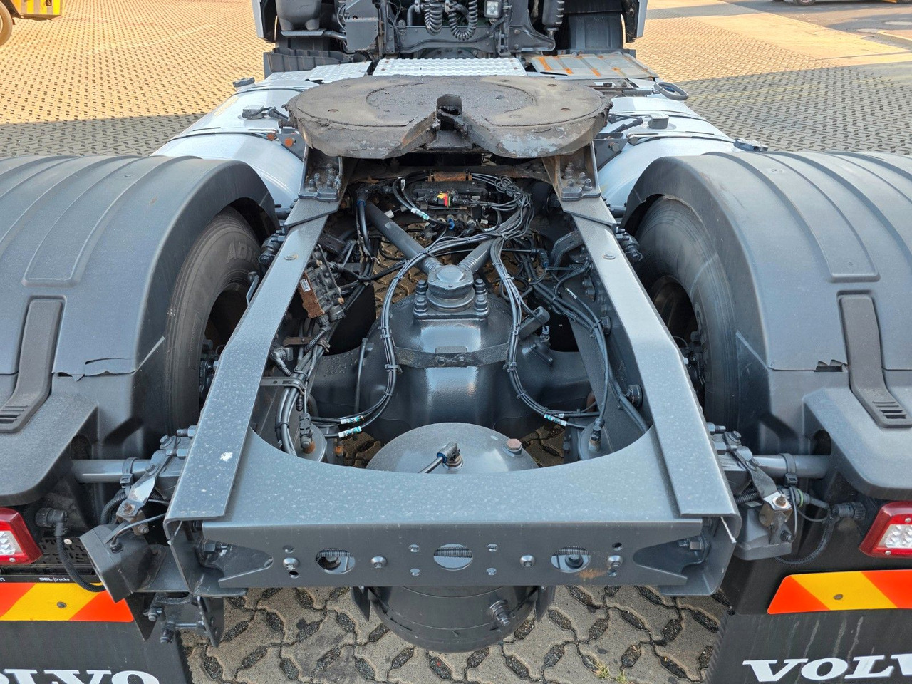 Tractor unit Volvo FH 460 / Nebenabtrieb / Standklimaanlage: picture 9