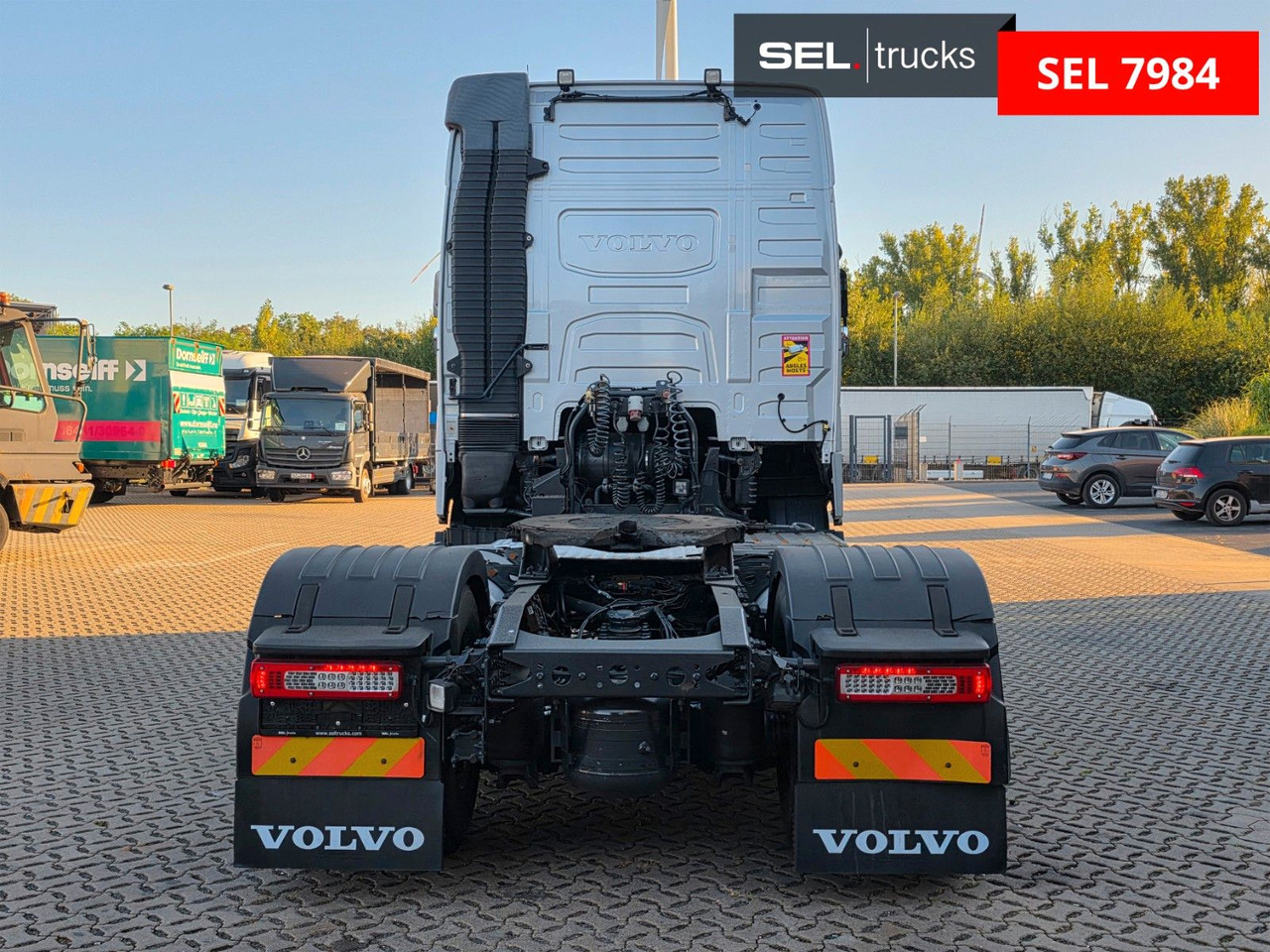 Tractor unit Volvo FH 460 / Nebenabtrieb / Standklimaanlage: picture 6