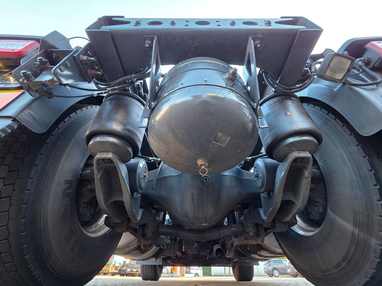 Tractor unit Volvo FH 460 / Nebenabtrieb / Standklimaanlage: picture 13