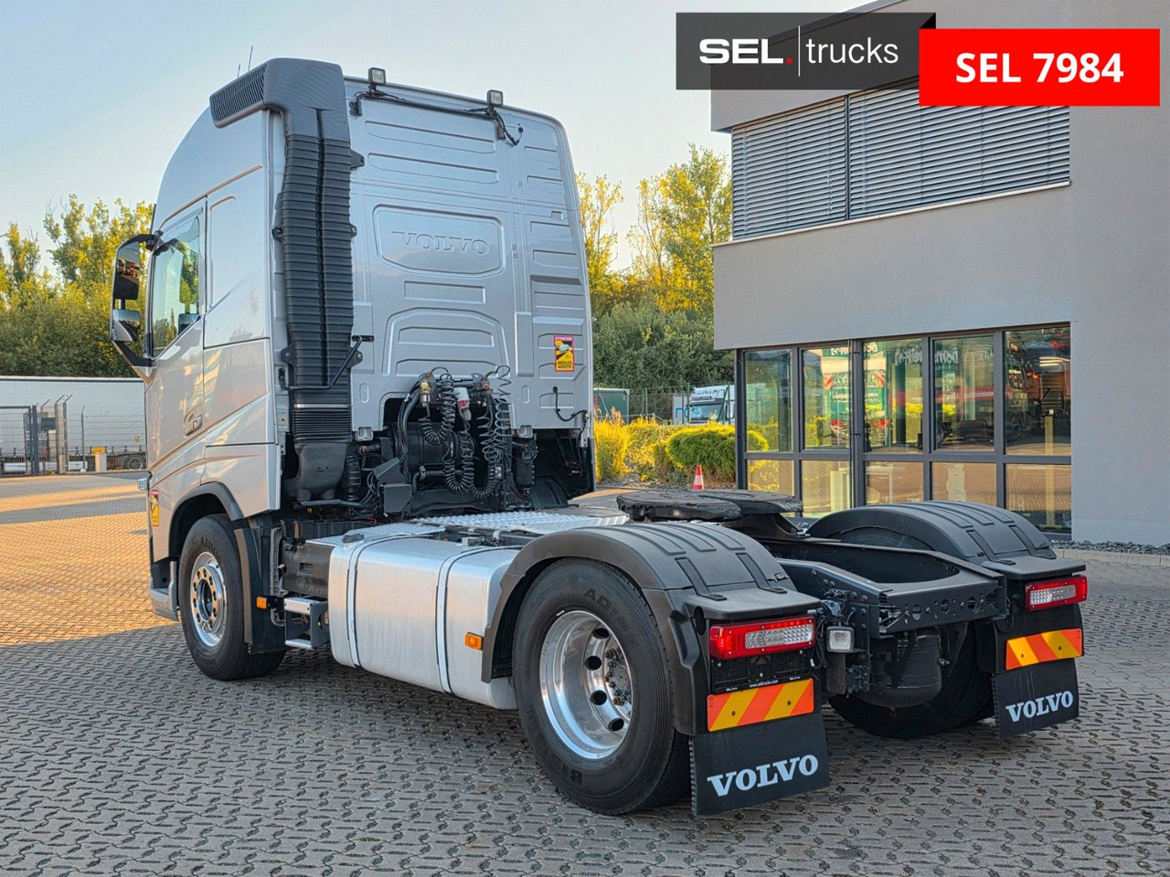 Tractor unit Volvo FH 460 / Nebenabtrieb / Standklimaanlage: picture 7