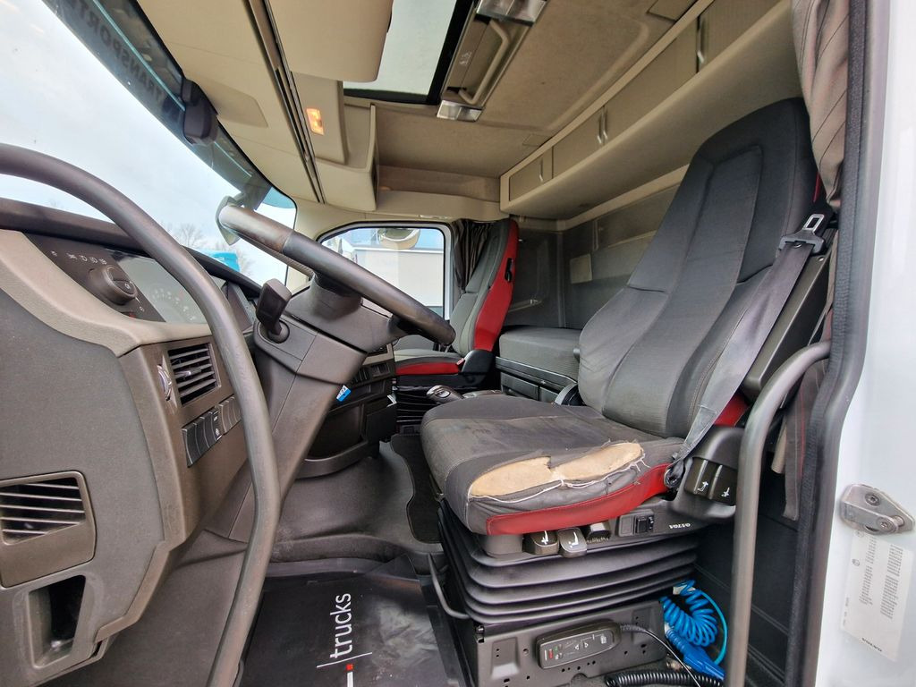 Curtainsider truck Volvo FH 420: picture 18