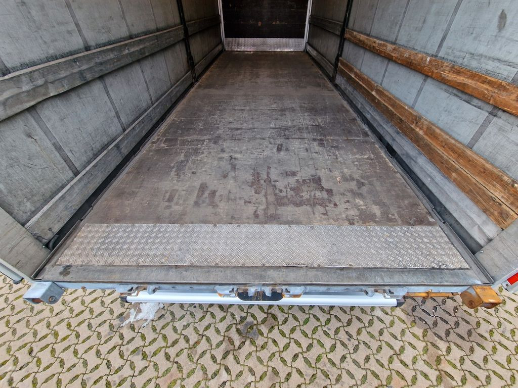 Curtainsider truck Volvo FH 420: picture 12