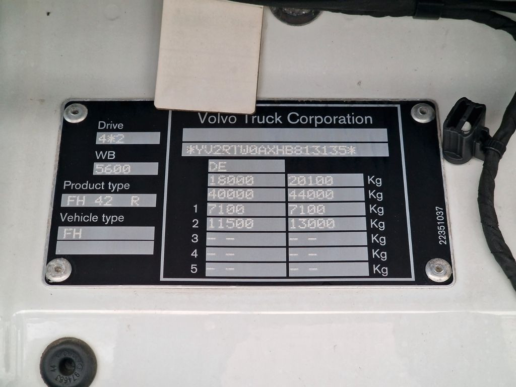 Curtainsider truck Volvo FH 420: picture 16