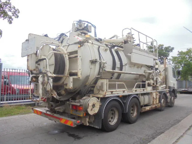 DAF CF 85.410 8X4 BLADGEVEERD - Vacuum truck: picture 5 DAF CF 85.410 8X4 BLADGEVEERD - Vacuum truck: picture 5