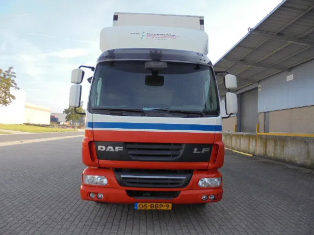 DAF LF 45 - Curtainsider truck: picture 2 DAF LF 45 - Curtainsider truck: picture 2