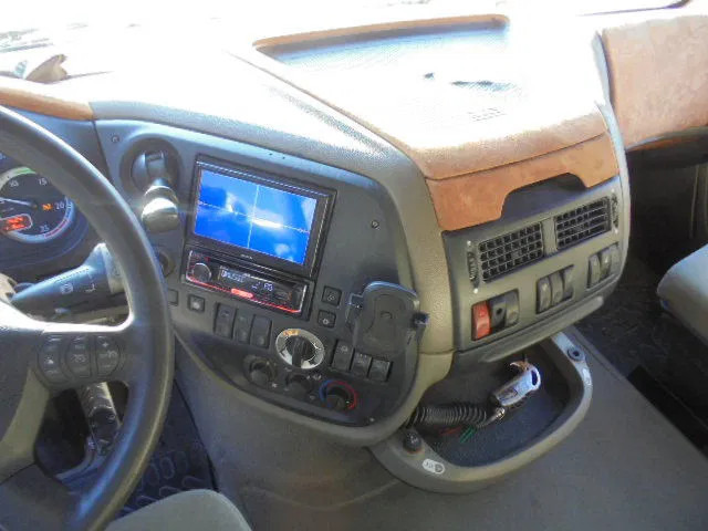 Hook lift truck DAF XF 105 410 FAD 8X4 STEEL SUSPENSION: picture 13 Hook lift truck DAF XF 105 410 FAD 8X4 STEEL SUSPENSION: picture 13