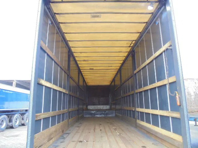 Fruehauf ONCZ 30-218 A - Low loader semi-trailer: picture 5 Fruehauf ONCZ 30-218 A - Low loader semi-trailer: picture 5