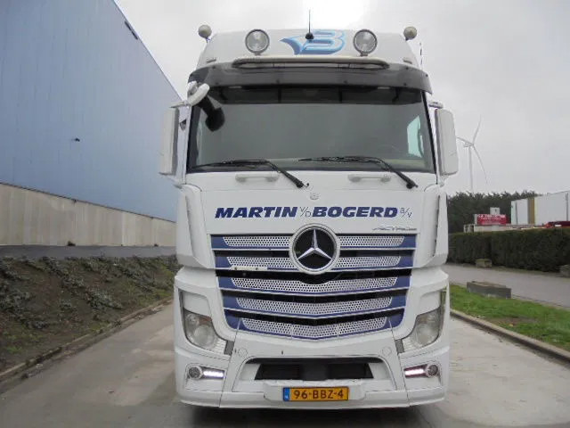 Mercedes-Benz Actros 2542 6X2 - Curtainsider truck: picture 2 Mercedes-Benz Actros 2542 6X2 - Curtainsider truck: picture 2