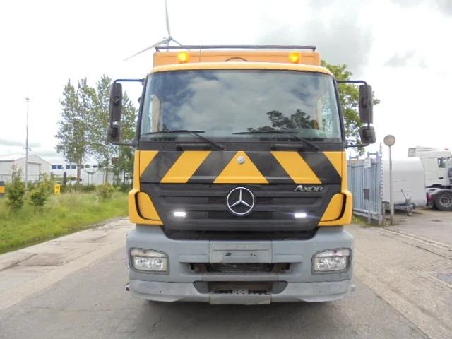 Mercedes-Benz Axor 1828 - Crane truck: picture 2 Mercedes-Benz Axor 1828 - Crane truck: picture 2