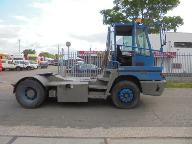 Terberg YT 182 + REGISTRATION - Terminal tractor: picture 4 Terberg YT 182 + REGISTRATION - Terminal tractor: picture 4