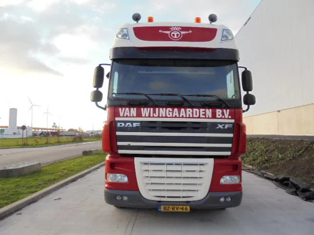DAF XF 105 SUPER-SPACE 460 6X2 - Tractor unit: picture 2 DAF XF 105 SUPER-SPACE 460 6X2 - Tractor unit: picture 2