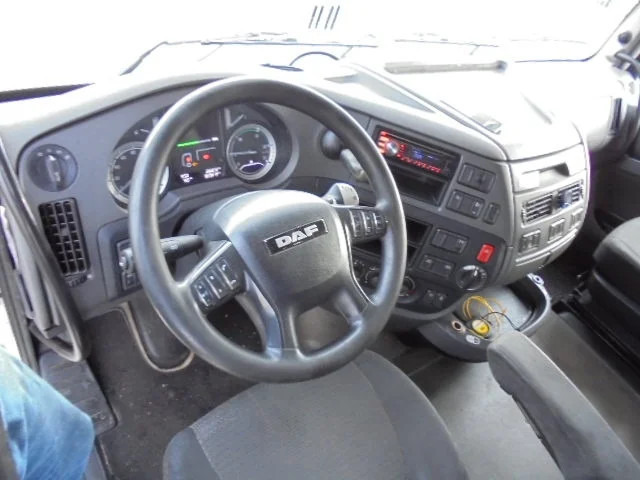 Interior photo 1: Tractor unit DAF XF 440