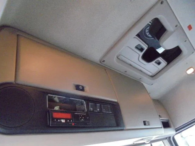 Tractor unit DAF XF 440: picture 8