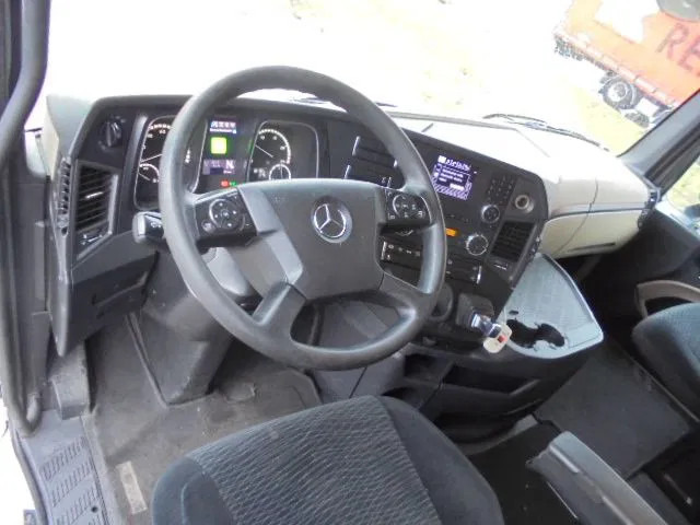 Tractor unit Mercedes-Benz Actros 1942 LS 4X2: picture 10