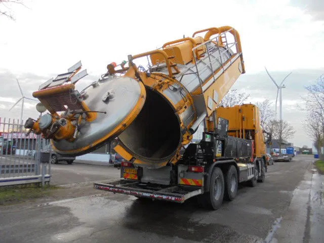 Volvo FM 400 8X4 NL TRUCK - Vacuum truck: picture 4 Volvo FM 400 8X4 NL TRUCK - Vacuum truck: picture 4