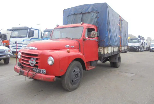 Volvo L 465 - Curtainsider truck: picture 1 Volvo L 465 - Curtainsider truck: picture 1