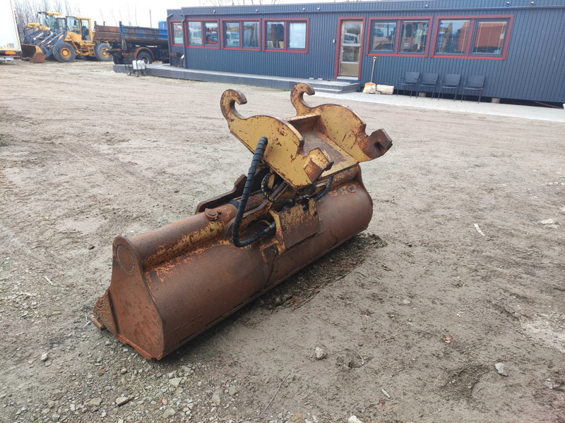 Caterpillar 315 bucket - Bucket: picture 3 Caterpillar 315 bucket - Bucket: picture 3