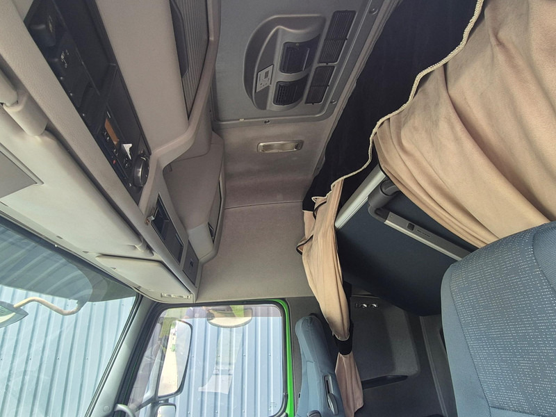 Tractor unit Volvo FH 460: picture 9