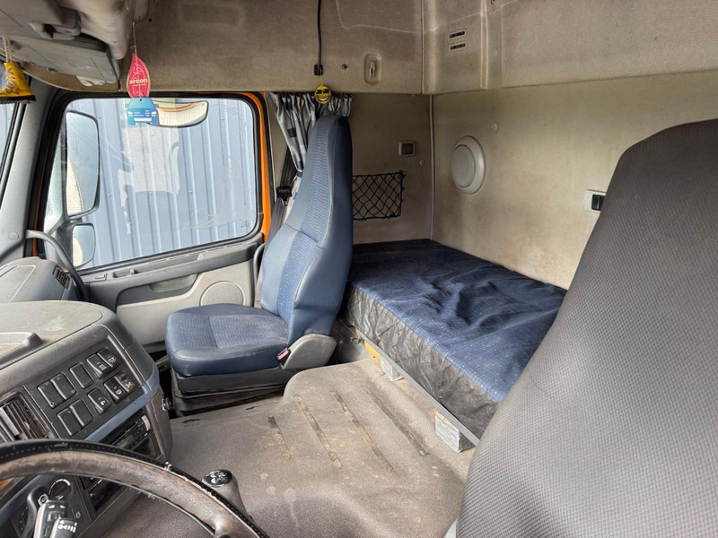 Container transporter/ Swap body truck Volvo FM 440, 6x4, spring/spring, manual gearbox: picture 6