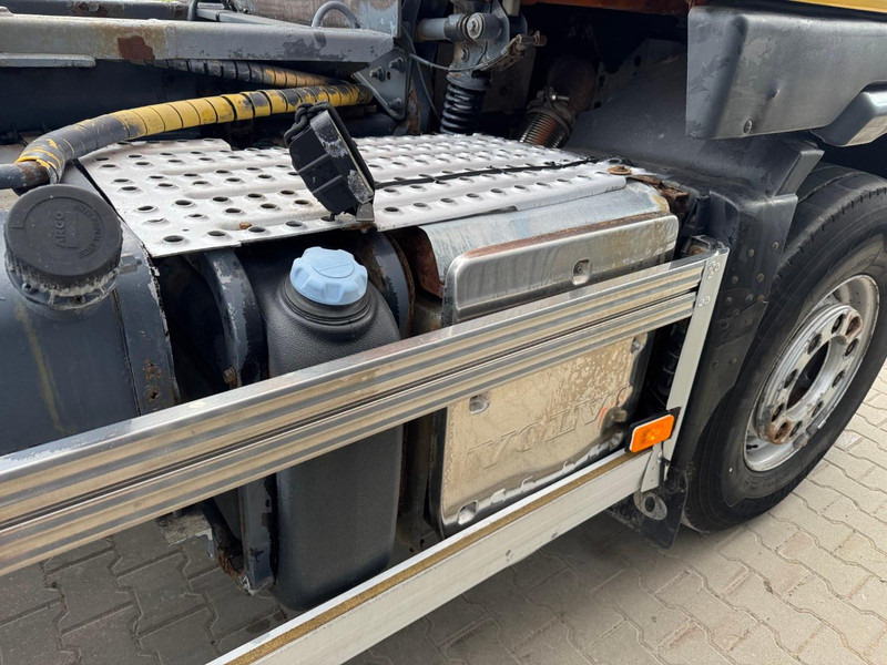 Container transporter/ Swap body truck Volvo FM 440, 6x4, spring/spring, manual gearbox: picture 15