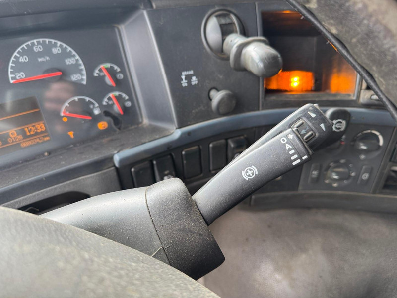 Container transporter/ Swap body truck Volvo FM 440, 6x4, spring/spring, manual gearbox: picture 7