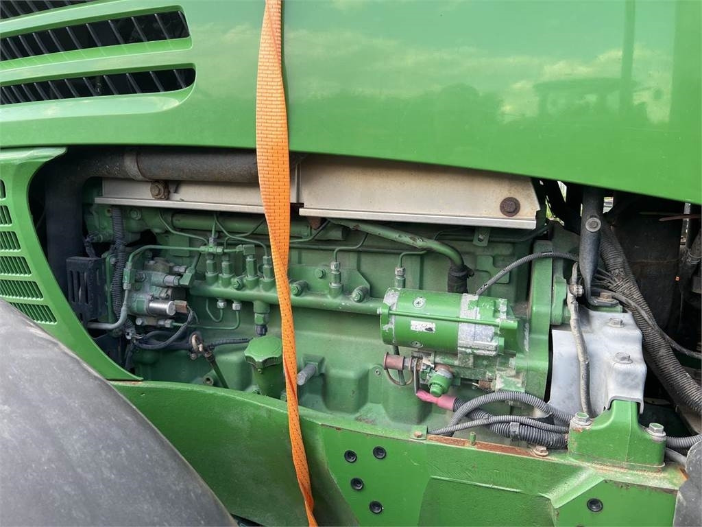 Farm tractor John Deere 7820: picture 9