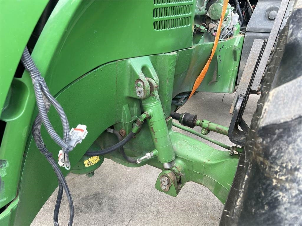 Farm tractor John Deere 7820: picture 8