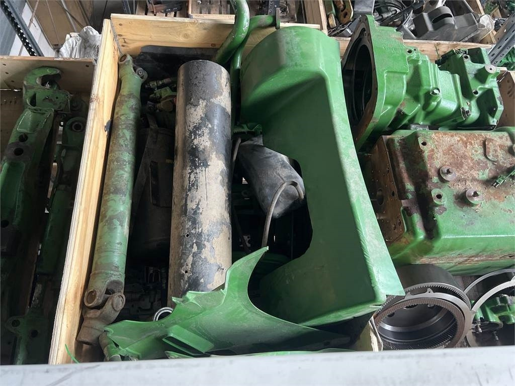 Farm tractor John Deere 7820: picture 11