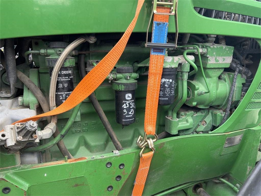 Farm tractor John Deere 7820: picture 7